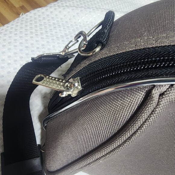 LUCA VERGANI EUC MAKEUP TRAVEL CARRY CASE CROSSBODY BAG - Picture 3 of 10